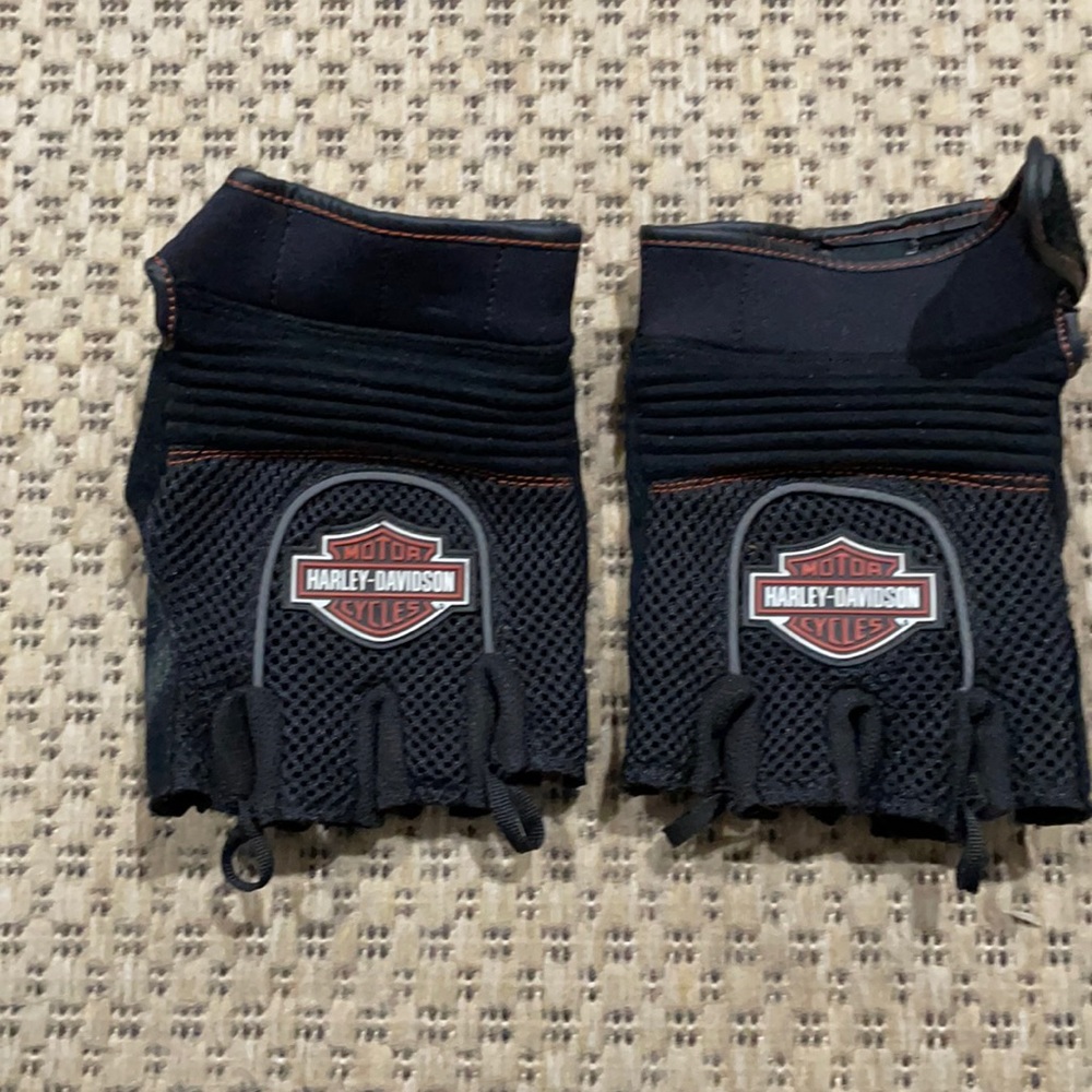 Harley Davidson fingerless riding gloves size XL.